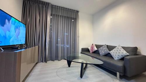 Μια τηλεόραση ή/και κέντρο ψυχαγωγίας στο Beautiful condo, BTS Thonglor, 5mins by walking