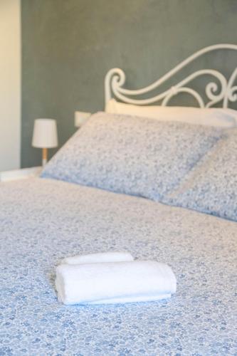 a bed with a white towel on top of it at Dimora Isabel in Tivoli