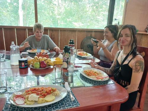 Makanan di atau berdekatan lodge