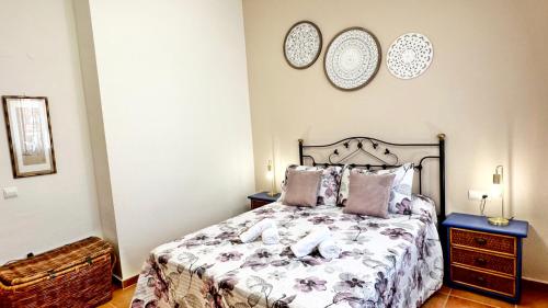 a bedroom with a bed and two mirrors on the wall at LOS SAUCES DE DAIMUS - Alquiler solo a Familias in Daimuz