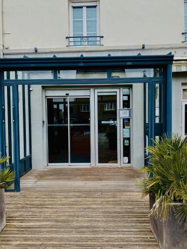 Brit Hotel Le Surcouf