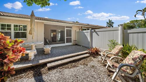 a backyard with a bench and a fence at Sunset Sanctuary in Longboat Key