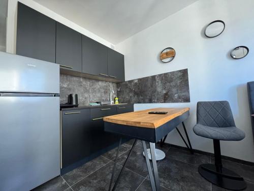 Η κουζίνα ή μικρή κουζίνα στο Apartman CITY CENTER 2
