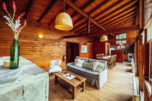Posezení v ubytování Arbolar, Casas de Montaña- Piscina climatizada