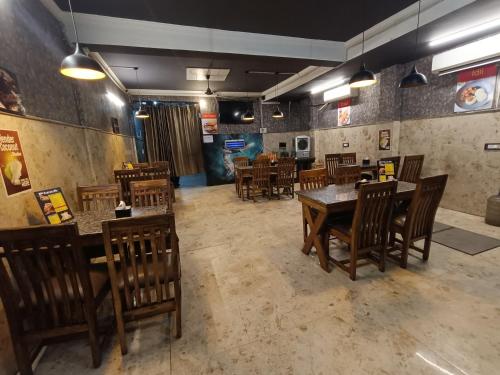 Restaurace v ubytování Hotel Bharat Stay A Family Hotel - Delhi Airport