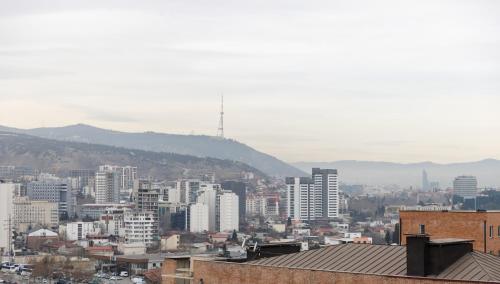 Nespecifikovaný výhled na hory nebo výhled na hory při pohledu z hotelu