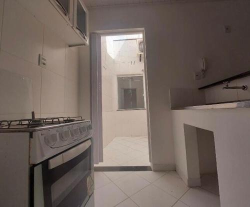 Η κουζίνα ή μικρή κουζίνα στο Apartamento em Alagoinhas