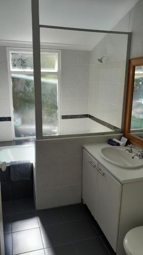 Φωτογραφία από το άλμπουμ του Brightwater Lodge σε Hout Bay