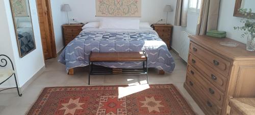 a bedroom with a bed and a dresser at Casa Doris in Los Alcázares