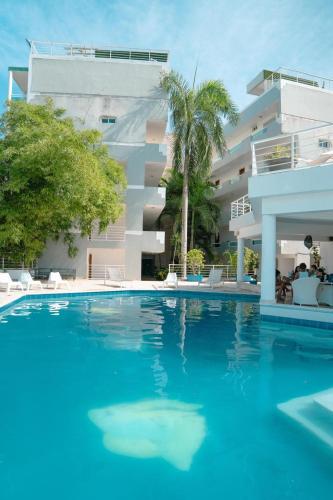 a large swimming pool in front of a building at Vista Marina Residence in Boca Chica