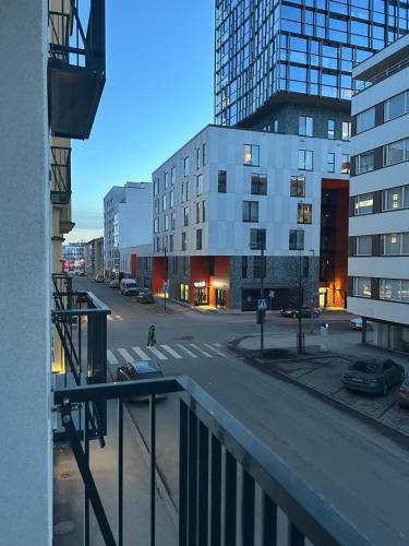 オウルにあるStylish flat in Heart of Ouluの建物のある街並み