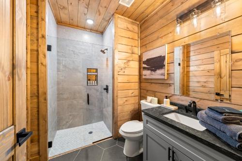 Indoor Pool Oasis, Hot Tub, EV, Scenic Viewsにあるバスルーム