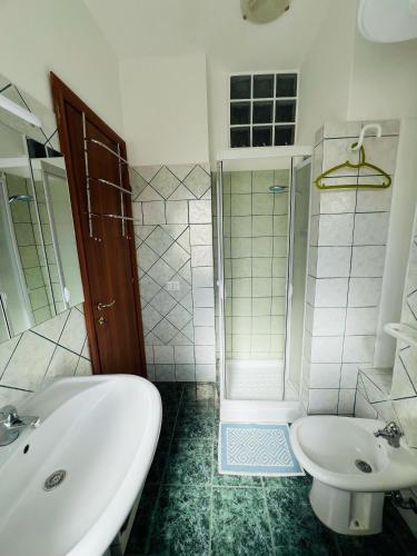 Ένα μπάνιο στο Bed and Breakfast Le petunie