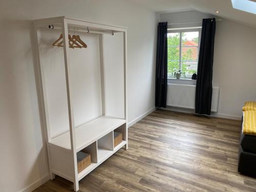 a room with a white cabinet and a window at Ferienwohnung Alte Post Redefin für bis zu 6 Personen in Redefin