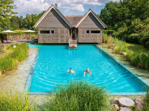 Kolam renang di atau dekat dengan Appartement am Plauer See in Ganzlin