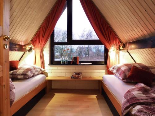 Postel nebo postele na pokoji v ubytování Ferienhaus mit Sauna in Burhave