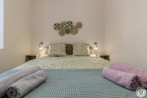 a bedroom with a large bed with purple pillows at La maisoun d'odette in Mérenvielle