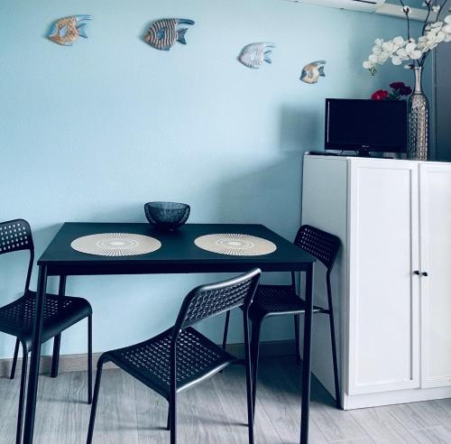 Køkken eller tekøkken på Seafront Apartment with air conditioner