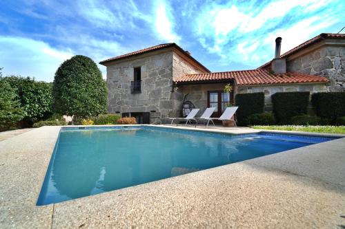 GALIHOST - Casa con piscina próxima a Sanxenxo