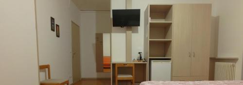 a bedroom with a bed and a tv in a room at Al Pontesel in Garda