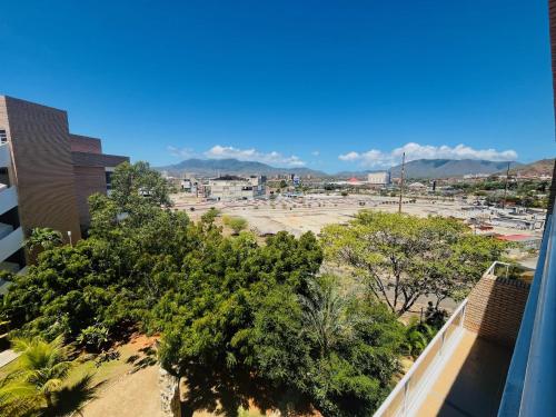 a view of a parking lot from a building at Amplio PH en Margarita Real in Pampatar
