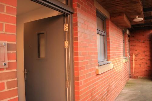 JQ Stylish Apartment - Next to City Centre - Perfect for Contractors, Tourist, Couples - 24-7 Secure Access & FAST WIFI photo 13
