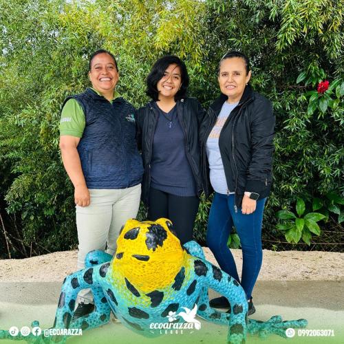 three women are standing next to a stuffed animal at Eco Arazzá in Mera