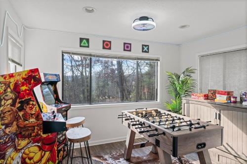 Kuchyň nebo kuchyňský kout v ubytování Resort Getaway - Golf, BMX trail, Hot Tub & Arcade!