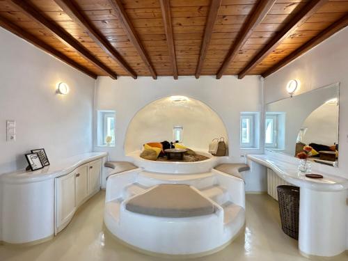 Gallery image of Myconian Villa -7 min Chora - center - 130sqm - 4people - 2 rooms - Secured Free Parking,- Elenas Hospitality - in Mýkonos City