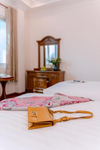 DAHLIALAND SAIGON HOTEL & SWIMMING PooLにあるベッド