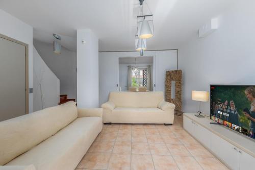 TV o dispositivi per l'intrattenimento presso Villa - Free Parking - Garden - Quiet