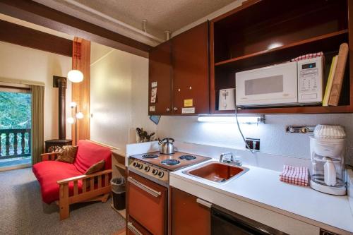 Kuchyň nebo kuchyňský kout v ubytování Snowline Lodge - Condo 56 - Sleeps 4 - Close to Mt Baker Free Wifi
