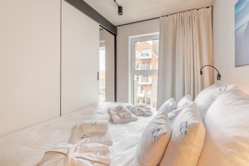 Ένα ή περισσότερα κρεβάτια σε δωμάτιο στο LOFT MARINE Green Port Basen & Sauny & fitness nielimitowany dostęp