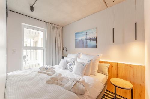 Ένα ή περισσότερα κρεβάτια σε δωμάτιο στο LOFT MARINE Green Port Basen & Sauny & fitness nielimitowany dostęp