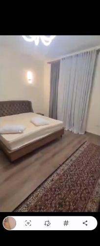 Postel nebo postele na pokoji v ubytování كمبوند المقصد العاصمه الاداريه