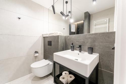 Ένα μπάνιο στο LOFT MARINE Green Port Basen & Sauny & fitness nielimitowany dostęp