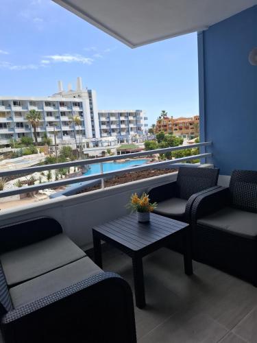 Flora apartment poolside view Green park