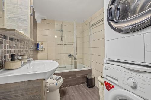 3BD Luxury Apartment close to Metro
