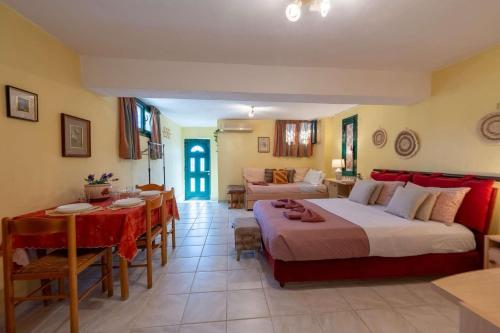 Postel nebo postele na pokoji v ubytování Blue Marine 2 VIP Barbati On The Beach - Public Pool