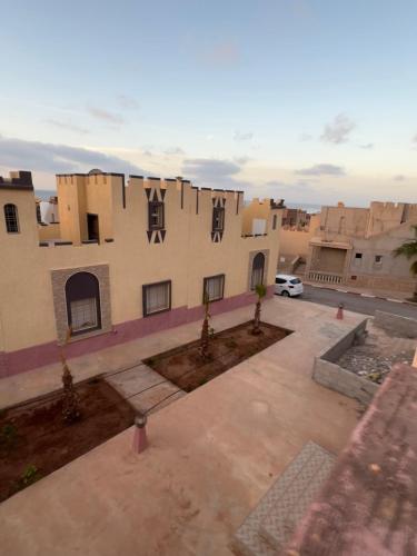 a view of a building with a parking lot at Résidence Palmeraie Aglou in Tiznit