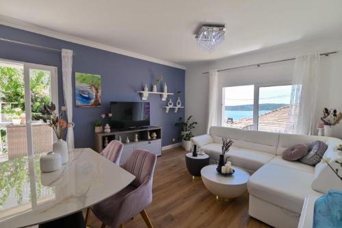 Apartments with parking space Trogir - 24144