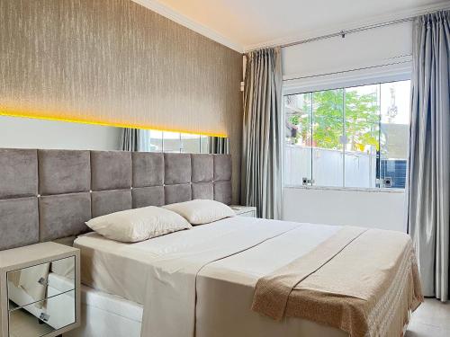 Ένα ή περισσότερα κρεβάτια σε δωμάτιο στο Edifício Residencial | 250m da Praia