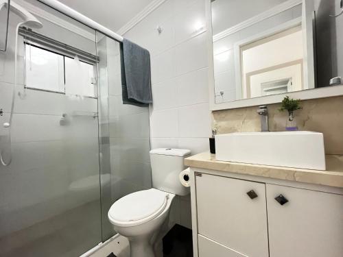 Ένα μπάνιο στο Edifício Residencial | 250m da Praia