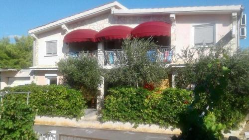 Apartments with a parking space Vir - 24289