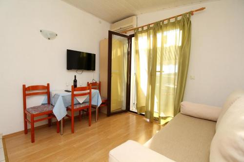 Apartments by the sea Zivogosce - Blato, Makarska - 24290
