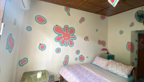 Ένα ή περισσότερα κρεβάτια σε δωμάτιο στο Jonny's Hostel