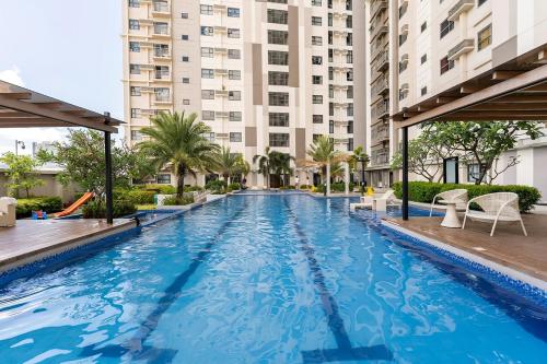 a swimming pool in a hotel with buildings in the background at Cozy Space by Nomad Space PH at Horizons 101 Cebu City with Pool, Netflix, Wifi in Cebu City