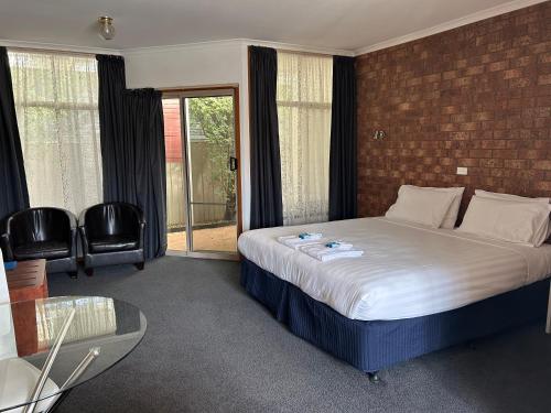 Ένα ή περισσότερα κρεβάτια σε δωμάτιο στο Portarlington Beach Motel