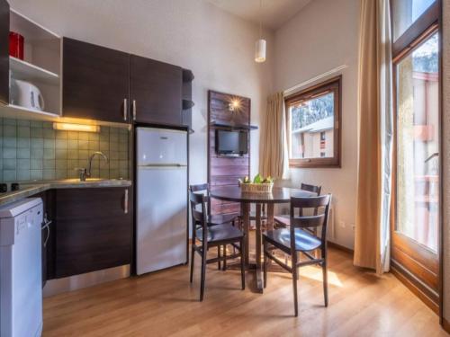 Photo de la galerie de l'établissement 3 Room Apartment 7 People 1 Baby, à Lanslevillard