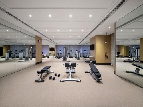 Fitness centrum a/nebo fitness zařízení v ubytování New World Langfang Hotel